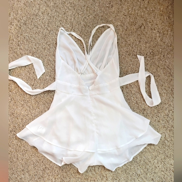 Cute white romper - Picture 3 of 4